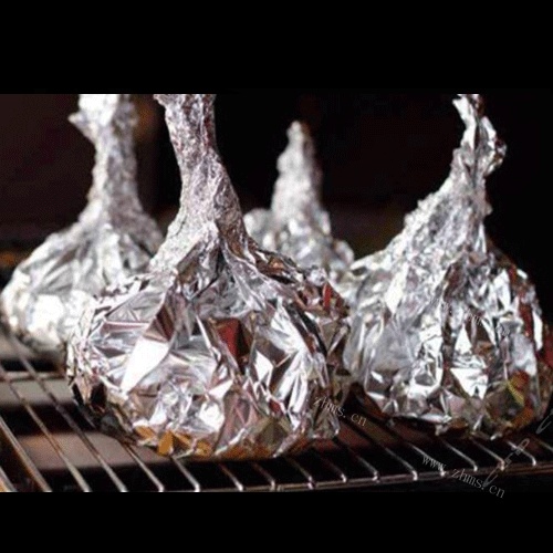 宋祖儿同款卖断码 机场秒变带货现场:太阳成官网(图2) 太阳成官网